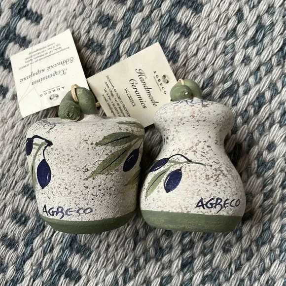 Ceramic Salt and Pepper Shakers - Picture 5 of 10